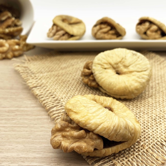 Stuffed Figs with Walnut Baaji's